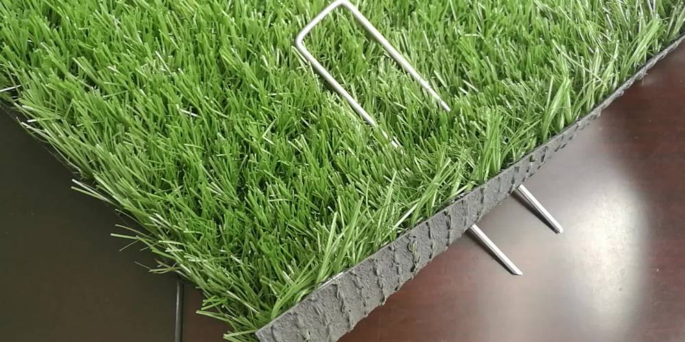 The artificial lawn is inserted with a U shaped staple.